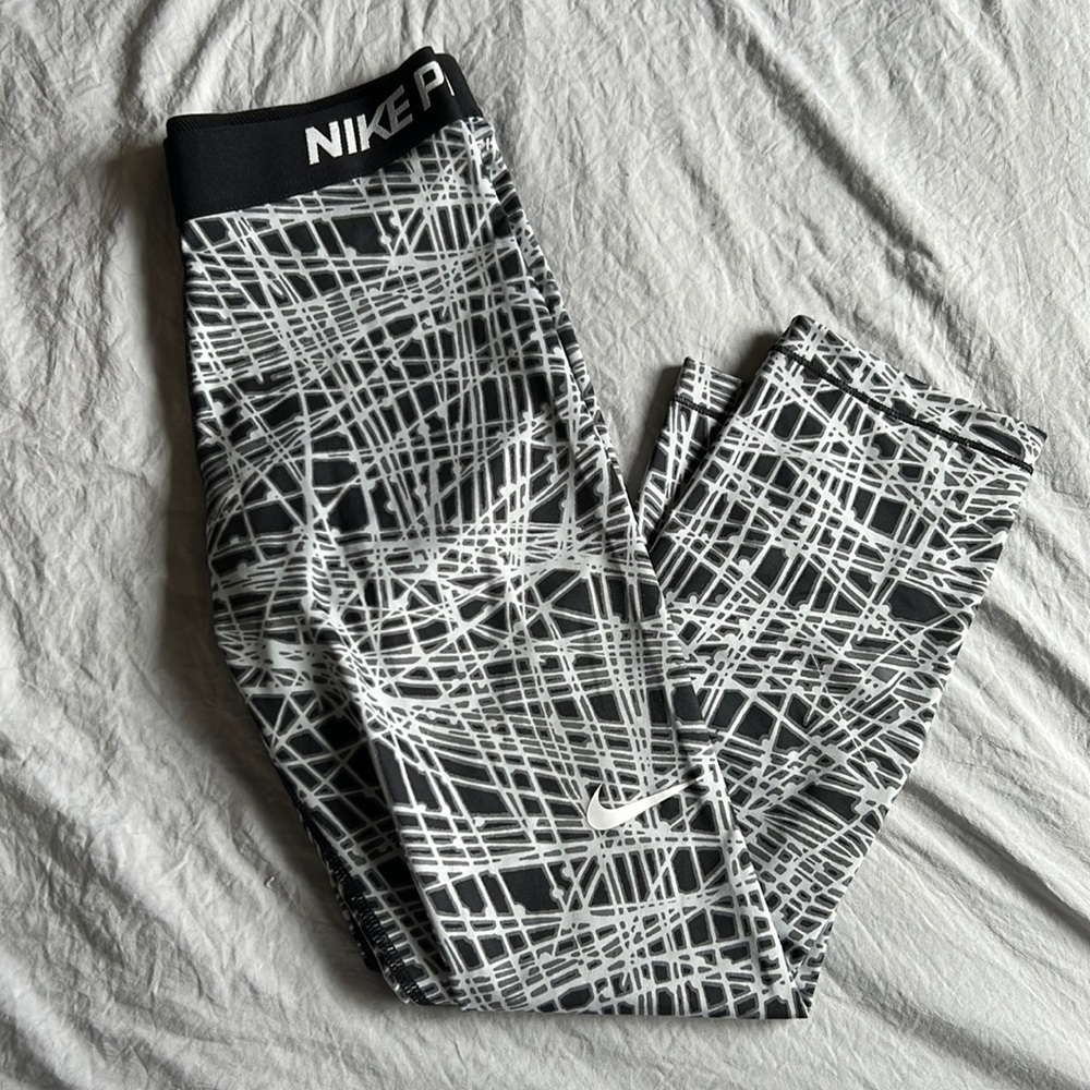 Women’s Nike Pro Capris